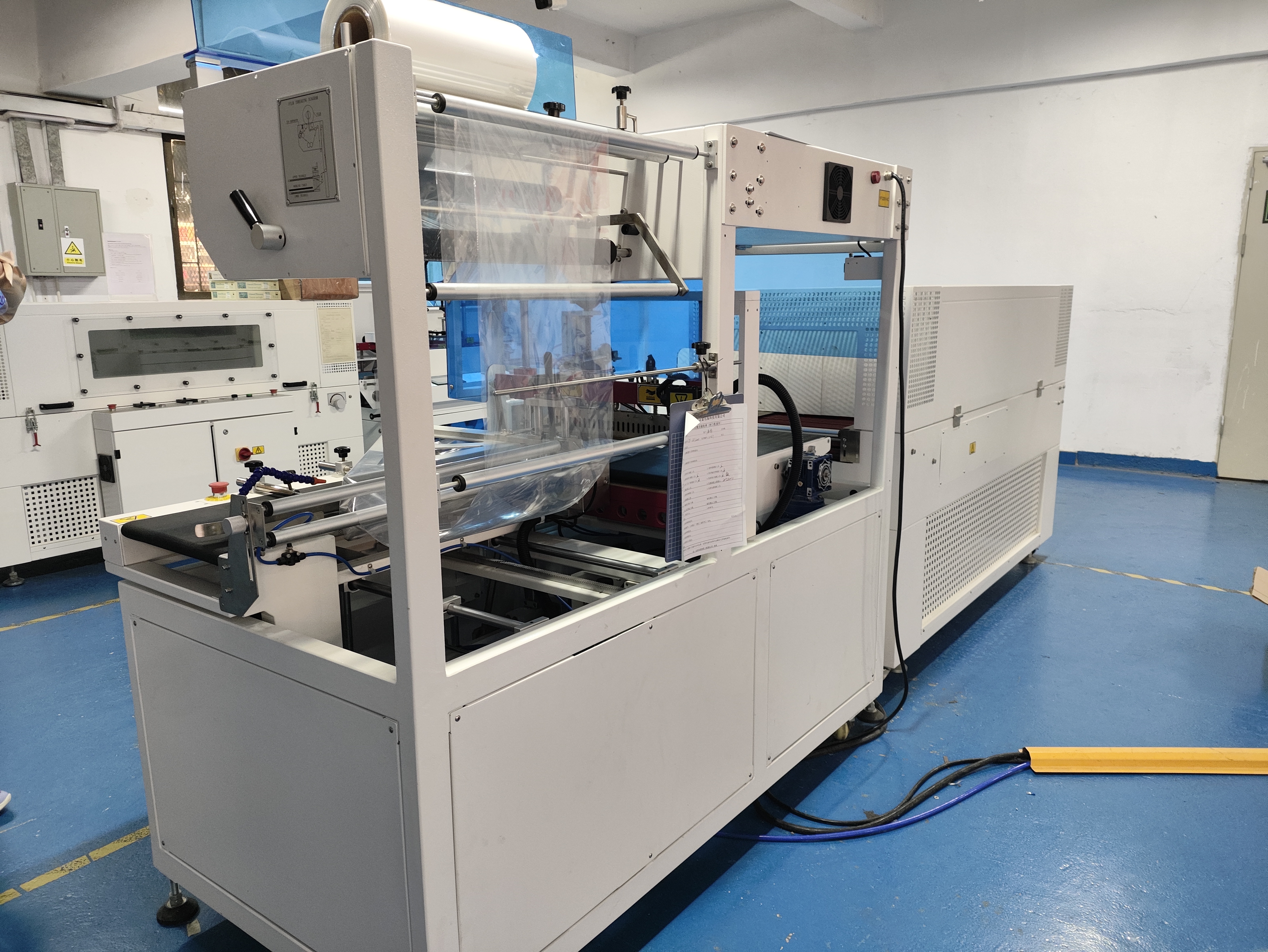 Многофункциональная машина для упаковки в термоусадочную пленку для спортивных товаров Машина для обертывания упаковочной пленки с рукавами POF Машина для упаковки в термоусадочную пленку