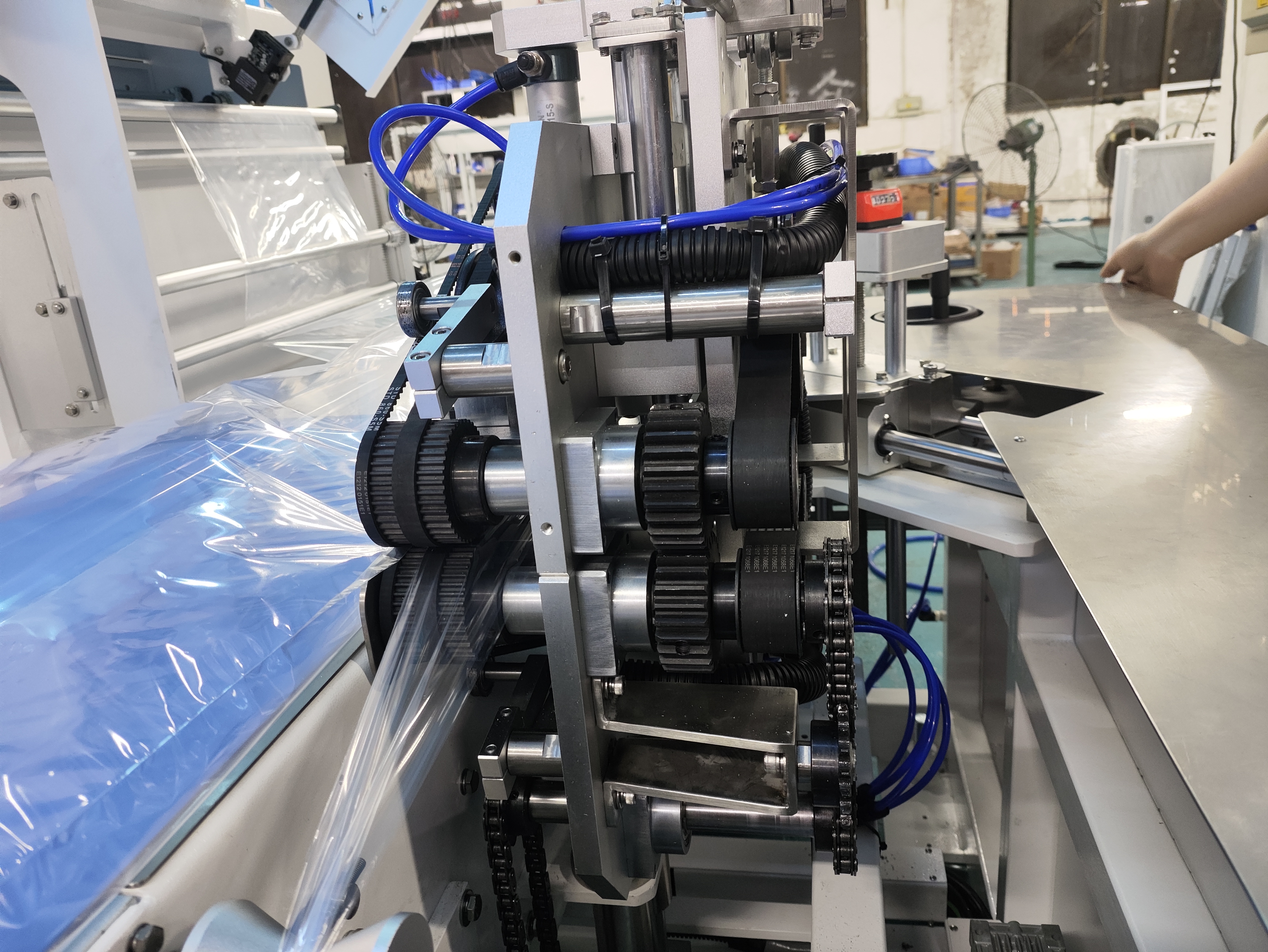 L801 Высокопроизводительная машина для упаковки в термоусадочную пленку Автоматическая высокоскоростная машина для упаковки лапши в стаканчики с термоусадочной пленкой