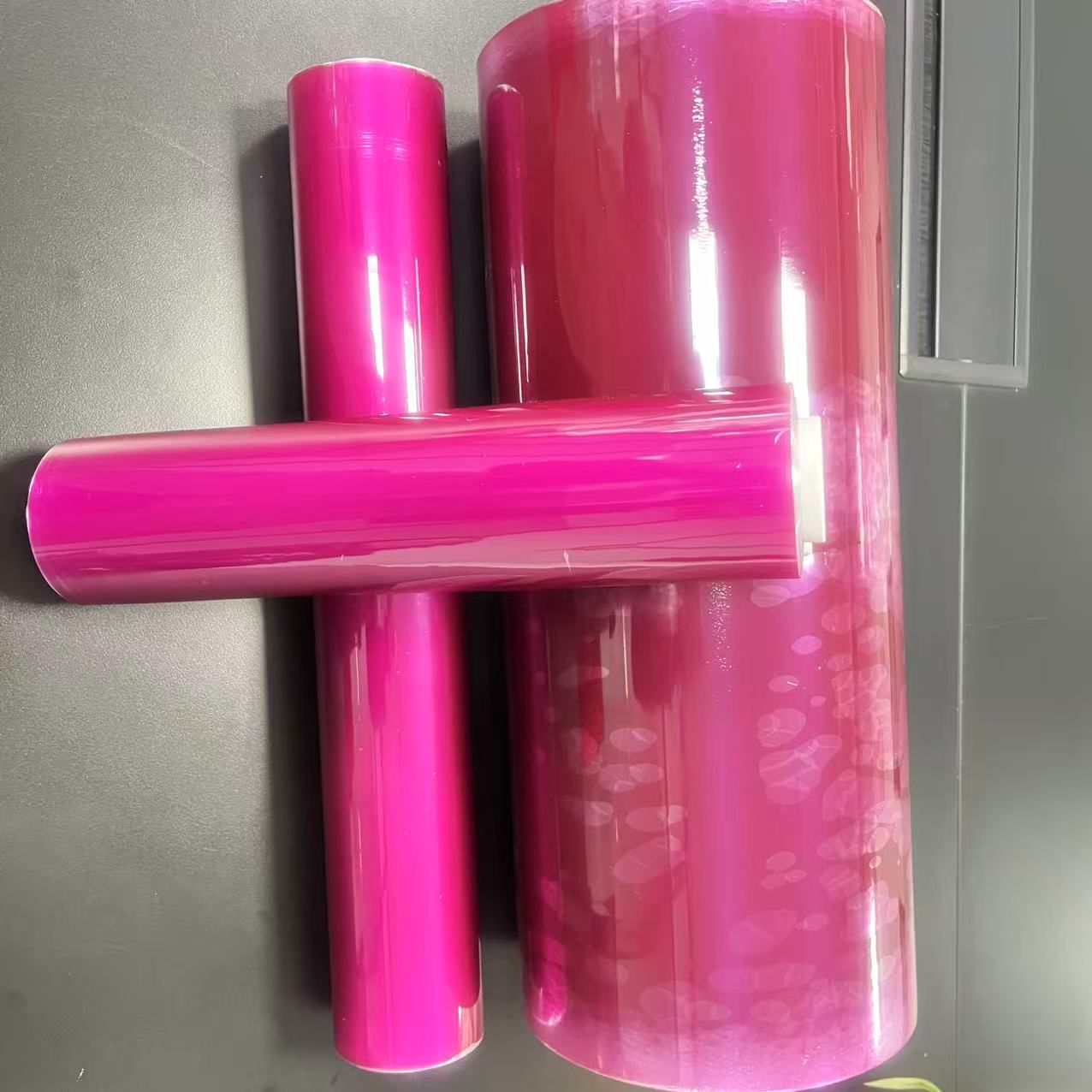 Пищевая пленка фиолетового цвета сохраняет свежесть пластиковой пленки из ПВХ в рулоне для пищевой пленки Jumbo Roll