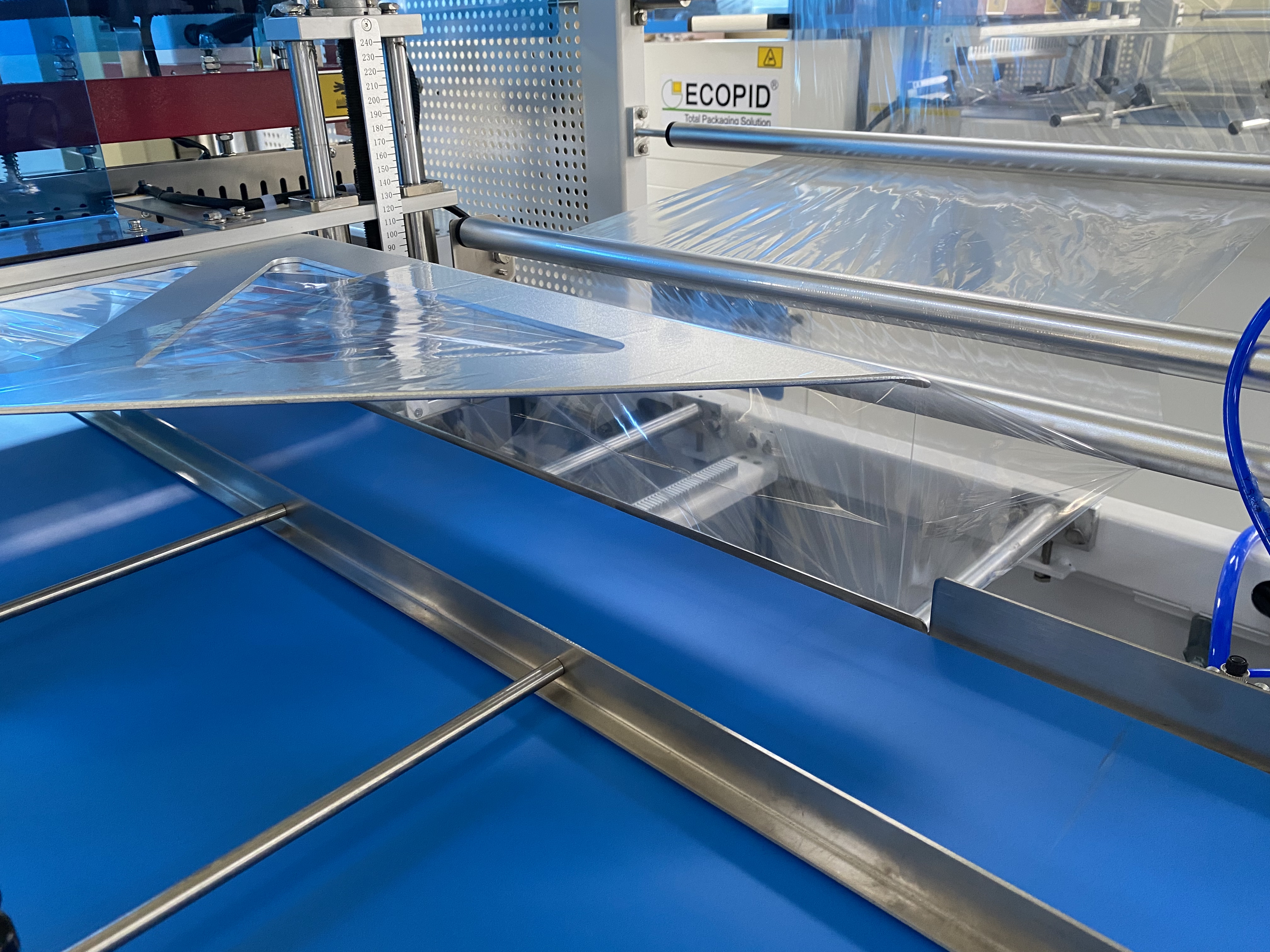 Полностью автоматическая высокоскоростная машина для термоусадочной упаковки L726 с туннелем для термоусадочной пленки для упаковки бутылок